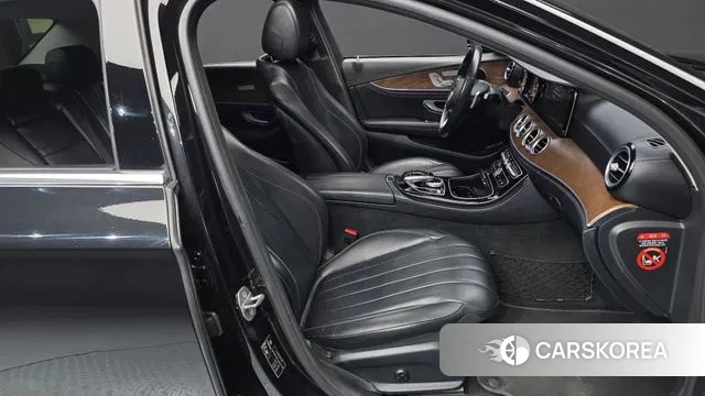 Mercedes-Benz E-Class W213 2018 Черный из Кореи, фото 2