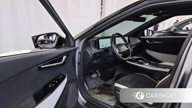 Kia EV6 2023 Серебристо-серый из Кореи, фото 2