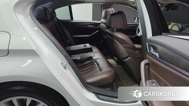 BMW 5 Series (G30) 2018 Белый из Кореи, фото 2