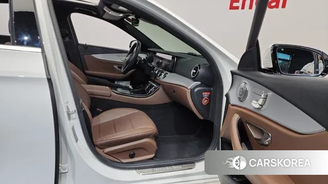 Mercedes-Benz E-Class W213 2021 Белый из Кореи, фото 2