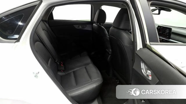 Kia The New K3 2nd generation 2022 Белый из Кореи, фото 2