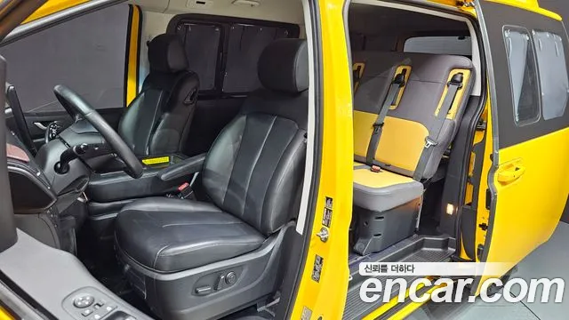 Hyundai Staria 2023 Желтый из Кореи, фото 2