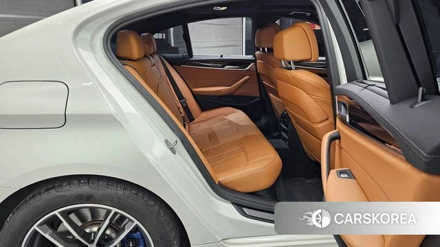 BMW 5 Series (G30) 2022 Белый из Кореи, фото 2