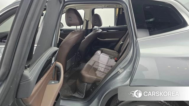 BMW X3 (G01) 2022 Серебристо-серый из Кореи, фото 2