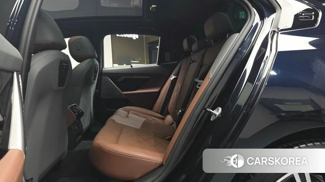 BMW 5 Series (G60) 2025 Черный из Кореи, фото 2