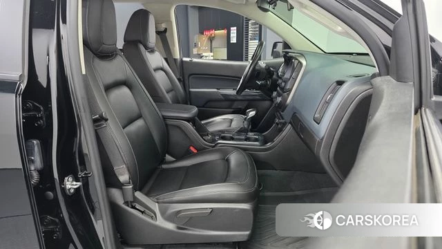 Chevrolet (GM Daewoo) Real New Colorado 2022 Черный из Кореи, фото 2