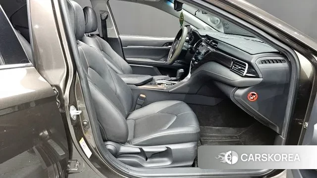 Toyota Camry (XV70) 2018 Коричневый из Кореи, фото 2