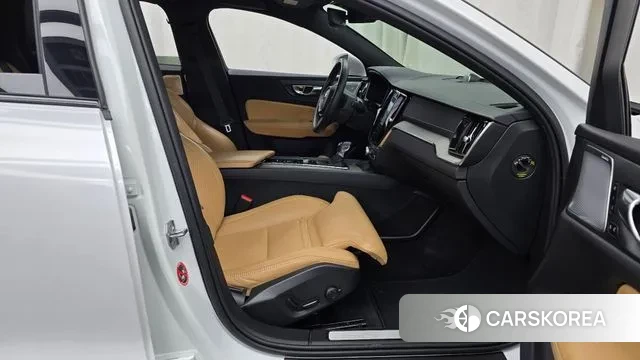 Volvo V60 Cross-Country 2nd Generation 2019 Белый из Кореи, фото 2