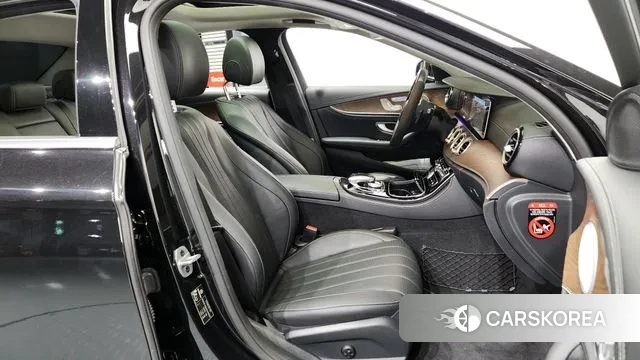 Mercedes-Benz E-Class W213 2019 Черный из Кореи, фото 2