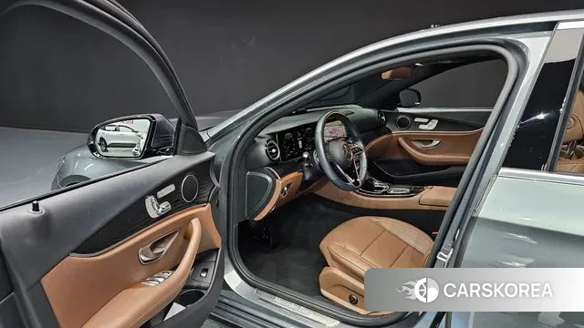 Mercedes-Benz E-Class W213 2023 Серый из Кореи, фото 2