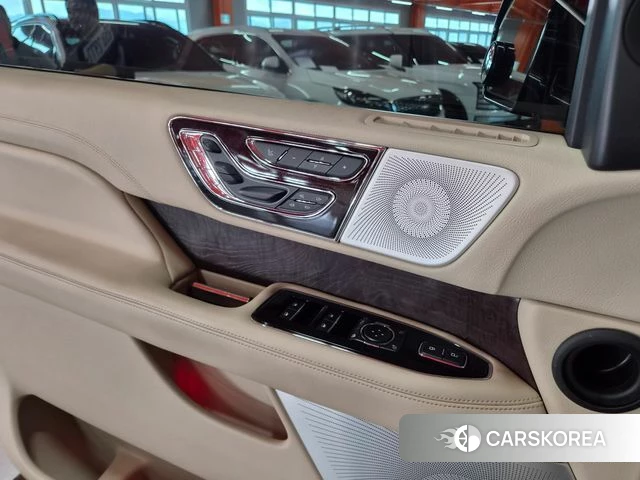 Lincoln Navigator 4th generation 2021 Черный из Кореи, фото 2