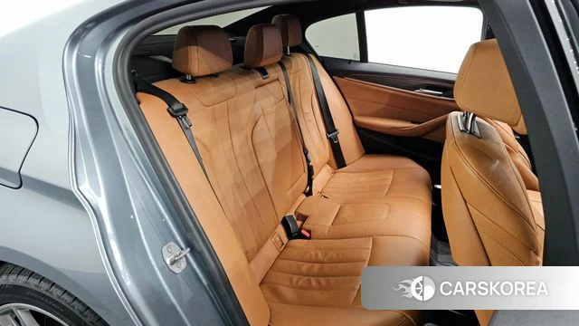 BMW 5 Series (G30) 2020 Серебристо-серый из Кореи, фото 2