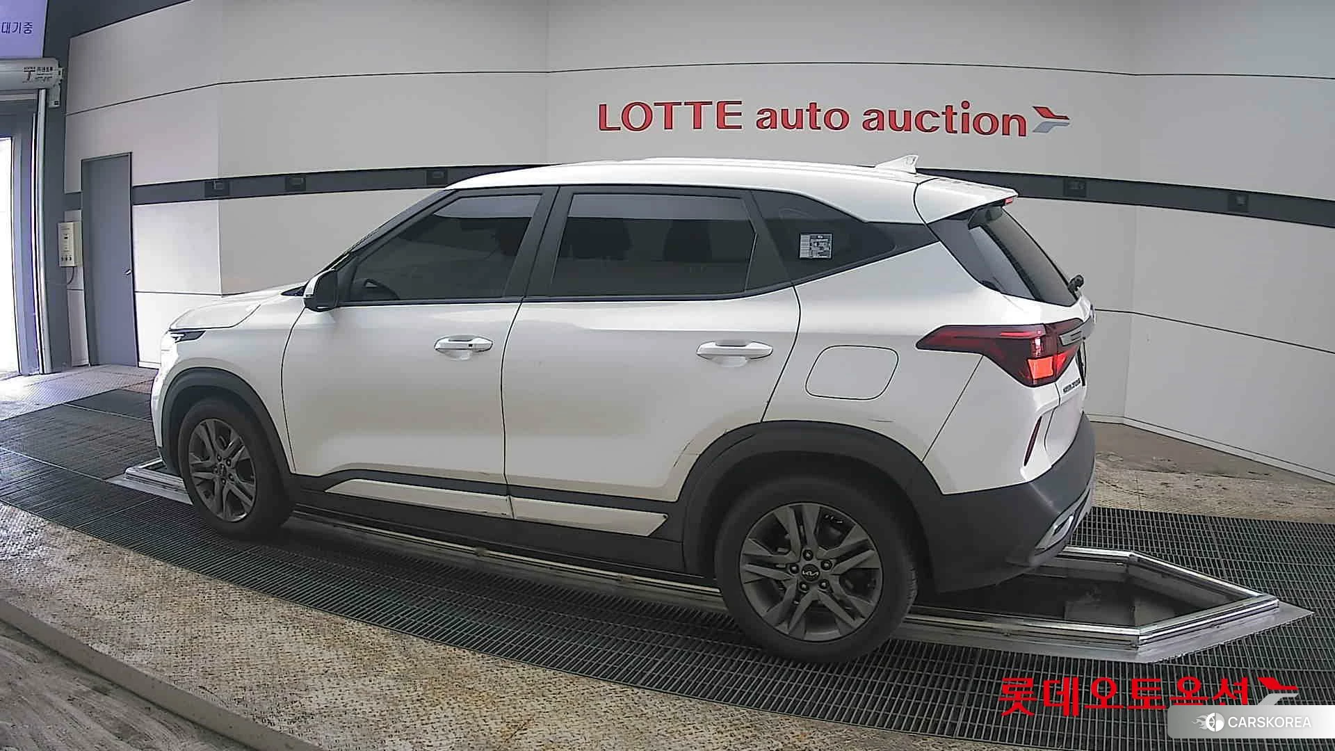 Kia Seltos 2022 Белый из Кореи, фото 2