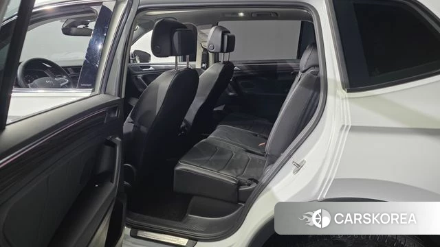 Volkswagen Tiguan Allspace 2023 Белый из Кореи, фото 2