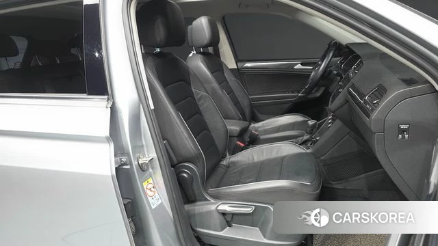 Volkswagen Tiguan Allspace 2020 Серебряный из Кореи, фото 2