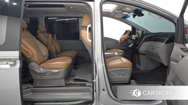 Hyundai Staria 2021 Серебристо-серый из Кореи, фото 2