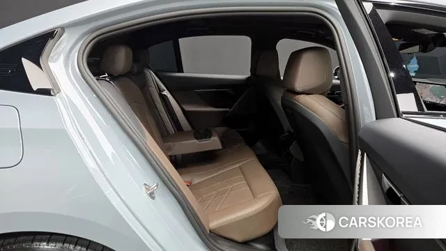 BMW 5 Series (G60) 2024 Серебристо-серый из Кореи, фото 2