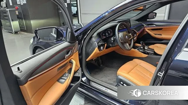 BMW 5 Series (G30) 2022 Черный из Кореи, фото 2