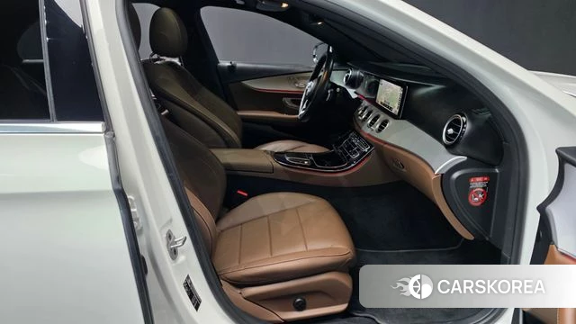 Mercedes-Benz E-Class W213 2021 Белый из Кореи, фото 2