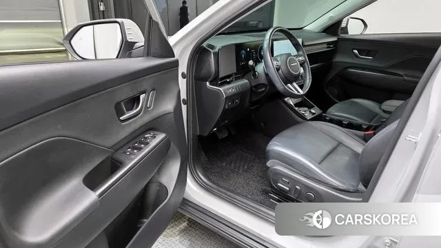 Hyundai Kona (SX2) 2023 Серебристо-серый из Кореи, фото 2