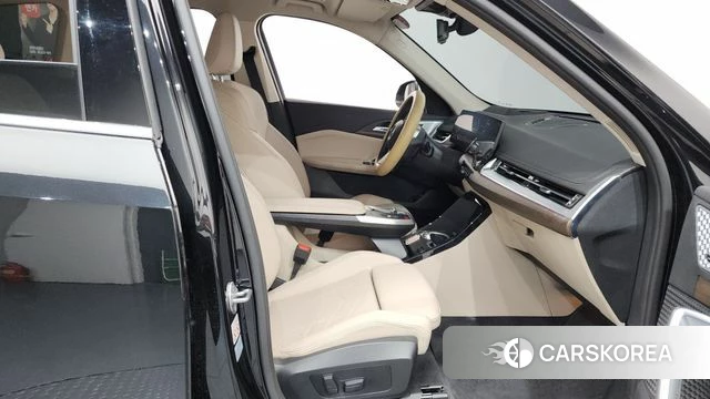 BMW X1 (U11) 2024 Черный из Кореи, фото 2