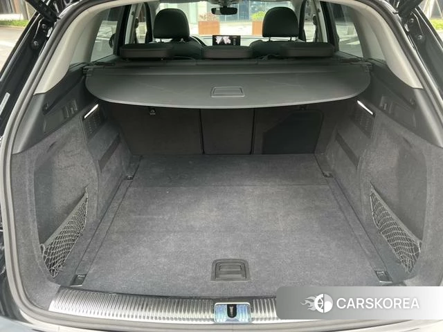 Audi Q5L 2021 Черный из Китая, фото 2