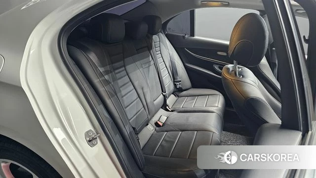 Mercedes-Benz E-Class W213 2018 Белый из Кореи, фото 2