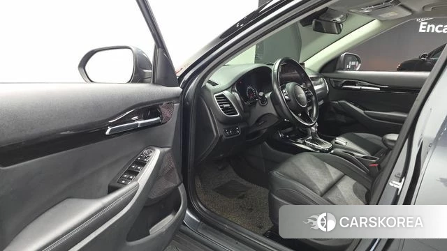 Kia Seltos 2022 Серый из Кореи, фото 2