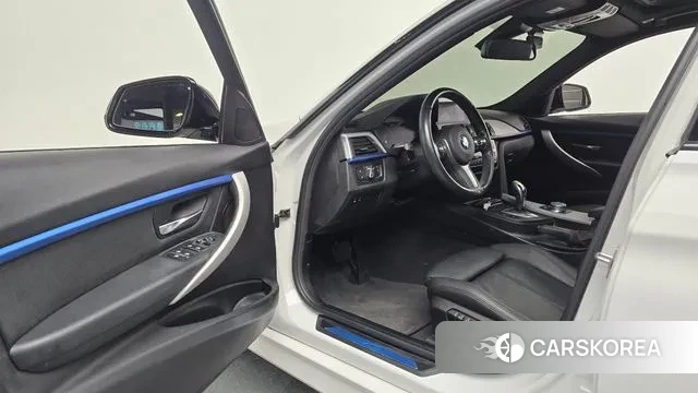 BMW 3 Series (F30) 2018 Белый из Кореи, фото 2