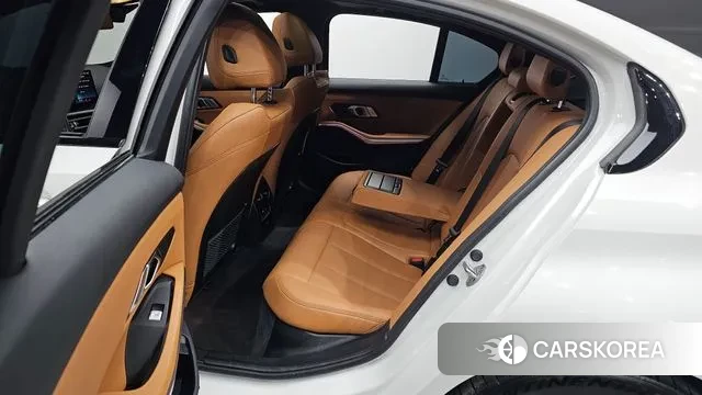 BMW 3 Series (G20) 2023 Белый из Кореи, фото 2