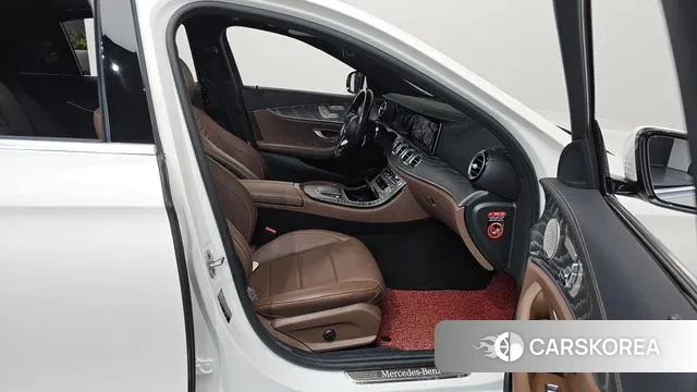 Mercedes-Benz E-Class W213 2022 Белый из Кореи, фото 2