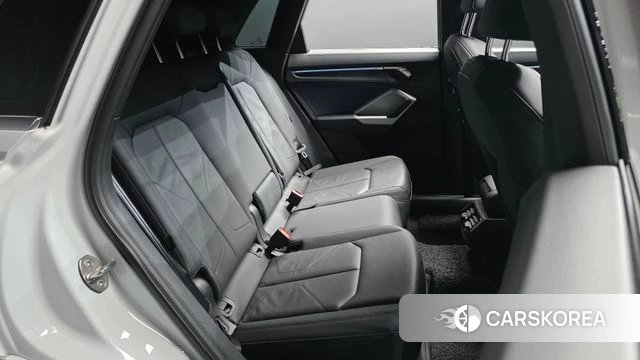 Audi Q3 (F3) 2023 Белый из Кореи, фото 2