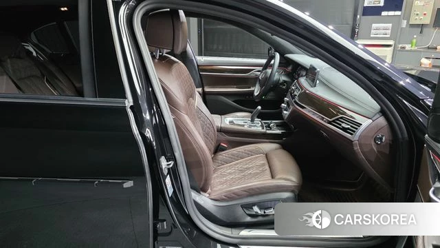 BMW 7 Series (G11) 2019 Черный из Кореи, фото 2