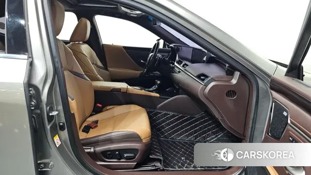 Lexus ES300h 7th generation 2019 Серебристо-серый из Кореи, фото 2