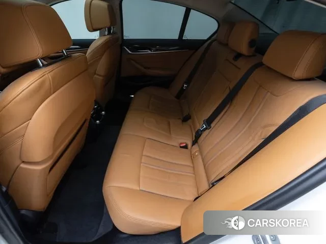 BMW 5 Series (G30) 2021 Белый из Кореи, фото 2