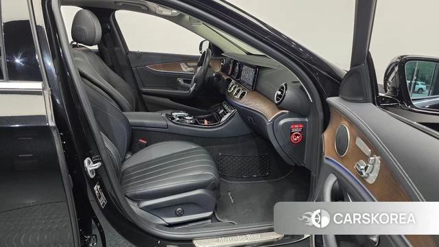 Mercedes-Benz E-Class W213 2019 Черный из Кореи, фото 2