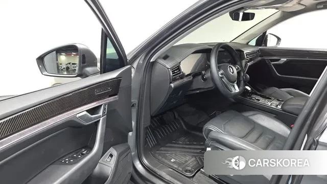 Volkswagen Touareg 3rd generation 2020 Серый из Кореи, фото 2