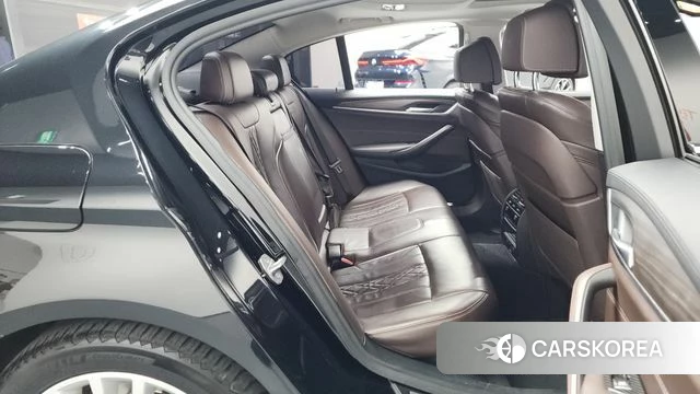 BMW 5 Series (G30) 2018 Черный из Кореи, фото 2