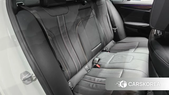 BMW 5 Series (G30) 2021 Белый из Кореи, фото 2