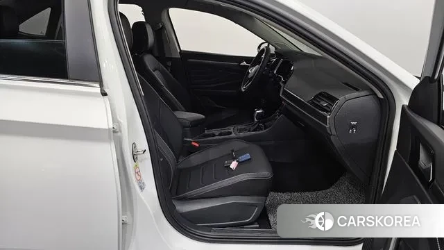 Volkswagen 7th Generation of Jetta 2022 Белый из Кореи, фото 2