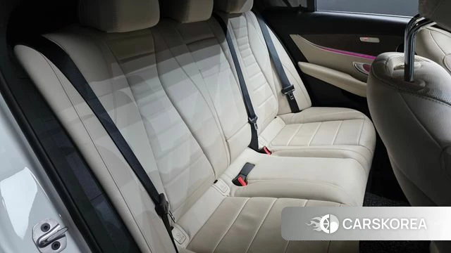Mercedes-Benz E-Class W213 2022 Белый из Кореи, фото 2