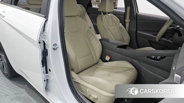 Hyundai The New Avante (CN7) 2023 Белый из Кореи, фото 2