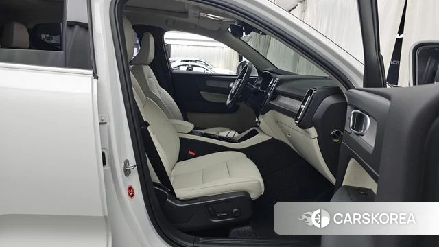 Volvo XC40 2025 Белый из Кореи, фото 2