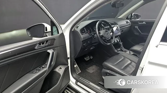 Volkswagen Tiguan second Generation 2020 Белый из Кореи, фото 2