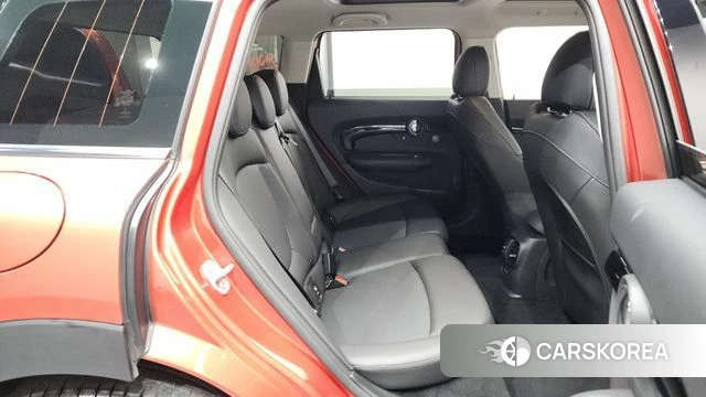 Mini Cooper S Clubman 2023 Красный из Кореи, фото 2