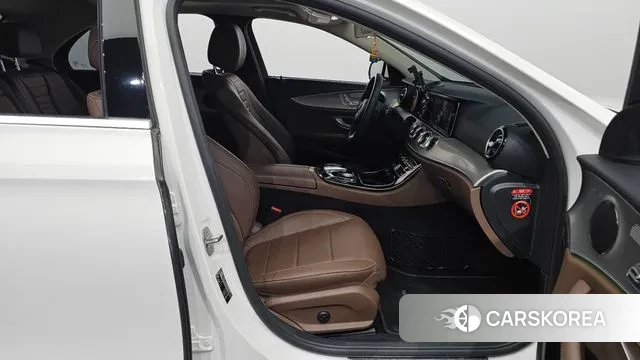 Mercedes-Benz E-Class W213 2018 Белый из Кореи, фото 2