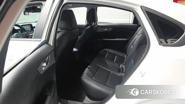 Kia The New K3 2nd generation 2022 Белый из Кореи, фото 2