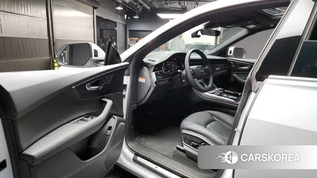 Audi Q8 (4M) 2023 Белый из Кореи, фото 2