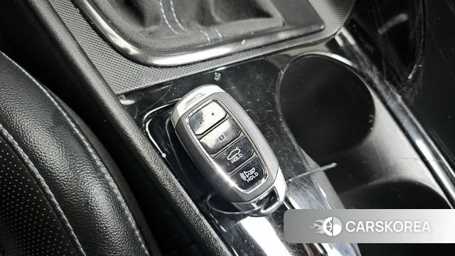 Hyundai Avante (CN7) 2021 Серебристо-серый из Кореи, фото 2
