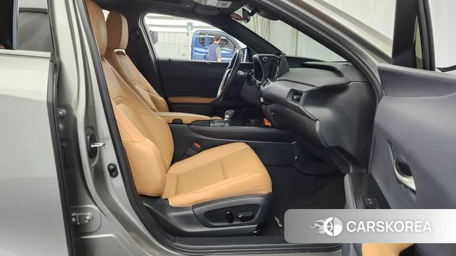 Lexus UX300h 2025 Серебристо-серый из Кореи, фото 2